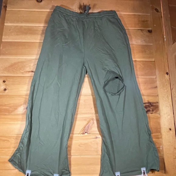 NWT Zenana Distressed Knee French Terry Sweats With Pockets 3XL LIGHT OLIVE - Picture 3 of 6